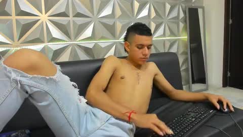 Snapshot of maximuss_19 chatting on December 18, 7:30 pm Maximus online show from December 18, 7:30 pm