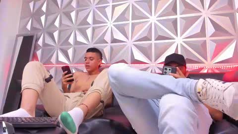 Snapshot of maximuss_19 chatting on December 19, 2:46 pm Maximus online show from December 19, 2:46 pm