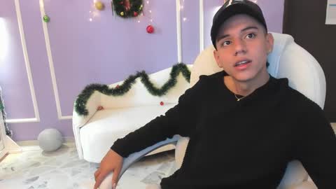 Snapshot of maximuss_19 chatting on December 21, 12:38 pm Maximus online show from December 21, 12:38 pm