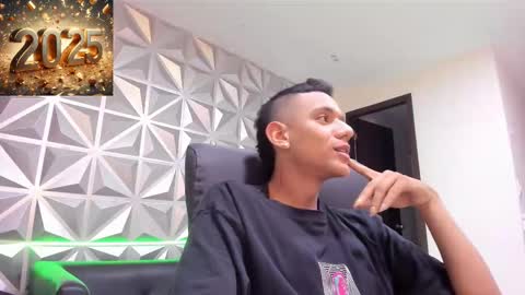 Snapshot of maximuss_19 chatting on December 30, 6:05 pm Maximus online show from December 30, 6:05 pm