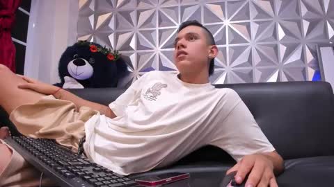 Snapshot of maximuss_19 chatting on January 15, 12:09 am Maximus online show from January 15, 12:09 am