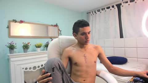 Snapshot of maximuss_19 chatting on January 20, 7:25 pm Maximus online show from January 20, 7:25 pm