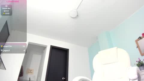 Snapshot of maximuss_19 chatting on January 20, 10:26 pm Maximus online show from January 20, 10:26 pm