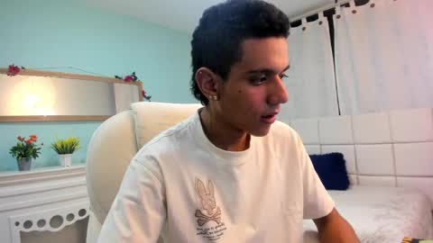 Snapshot of maximuss_19 chatting on January 22, 7:13 pm Maximus online show from January 22, 7:13 pm