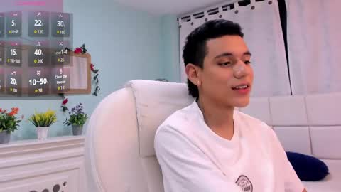 Snapshot of maximuss_19 chatting on January 24, 7:28 pm Maximus online show from January 24, 7:28 pm