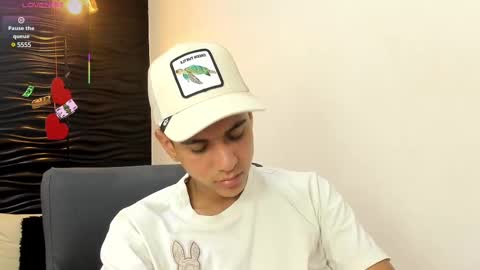 Snapshot of maximuss_19 chatting on February 15, 8:22 pm Maximus online show from February 15, 8:22 pm