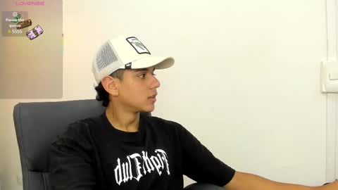 Snapshot of maximuss_19 chatting on February 16, 1:38 pm Maximus online show from February 16, 1:38 pm