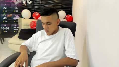 Snapshot of maximuss_19 chatting on February 17, 8:15 pm Maximus online show from February 17, 8:15 pm