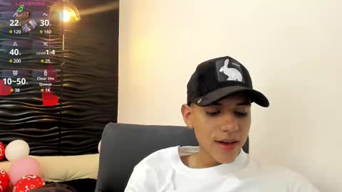 Snapshot of maximuss_19 chatting on February 19, 8:20 pm Maximus online show from February 19, 8:20 pm