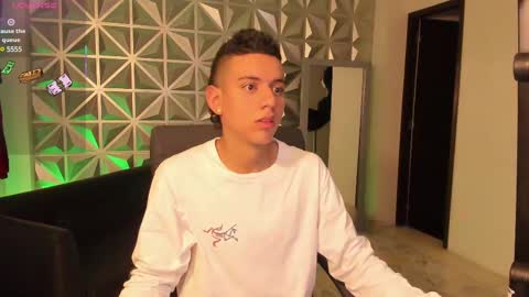 Snapshot of maximuss_19 chatting on February 23, 1:32 pm Maximus online show from February 23, 1:32 pm