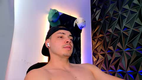 MAX online show from November 17, 9:20 pm