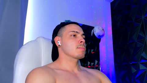 MAX online show from January 14, 9:42 pm