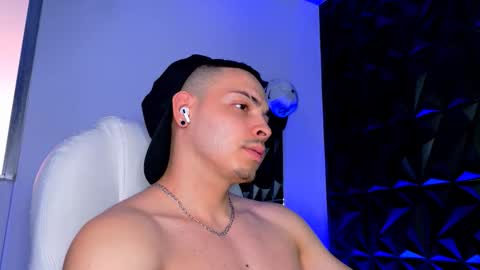 MAX online show from January 17, 11:19 pm