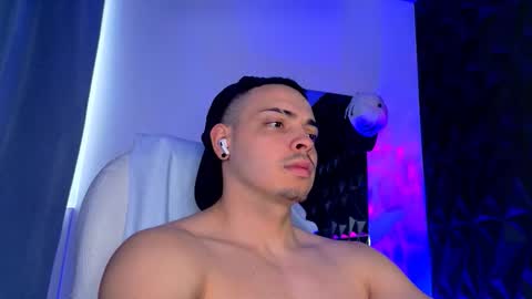 MAX online show from February 1, 9:46 pm