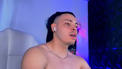 MAX online show from February 3, 11:10 pm