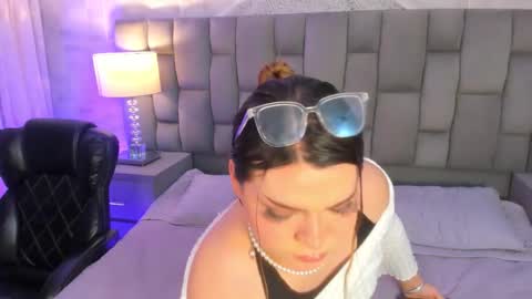 Maxine Minx online show from March 16, 12:17 am