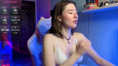 may_may_moon online show from May 27, 7:33 pm
