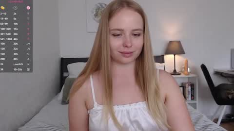 Snapshot of maybebabyx chatting on July 15, 5:45 am maybebabyx online show from July 15, 5:45 am