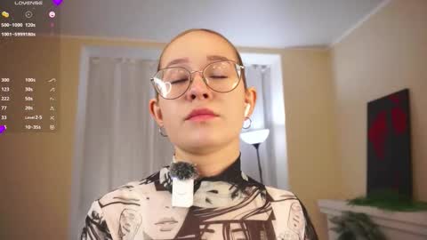 Snapshot of maybellebyone chatting on January 19, 4:33 pm Milina online show from January 19, 4:33 pm