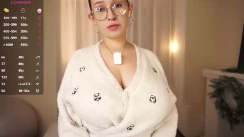 Snapshot of maybellebyone chatting on February 1, 3:43 pm Milina online show from February 1, 3:43 pm