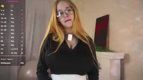 Snapshot of maybellebyone chatting on February 9, 6:12 pm Milina online show from February 9, 6:12 pm