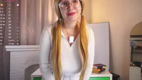 Snapshot of maybellebyone chatting on April 26, 5:54 pm Milina online show from April 26, 5:54 pm