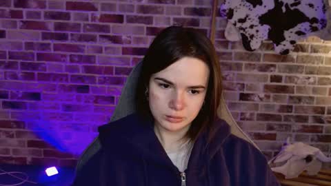 maybloom_ online show from February 4, 6:08 am