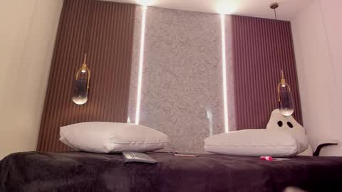 Maye Wells online show from March 23, 7:18 pm