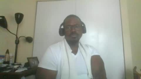 Snapshot of mbsupreme chatting on July 5, 8:38 pm Mark online show from July 5, 8:38 pm