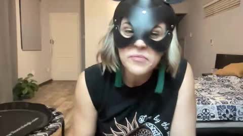 Kyla Wifey and Shaun online show from February 4, 7:09 pm