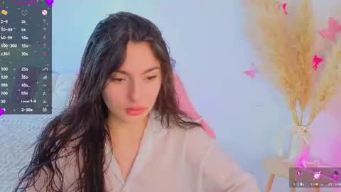 Snapshot of medina_andress chatting on June 13, 1:53 pm Dina online show from June 13, 1:53 pm