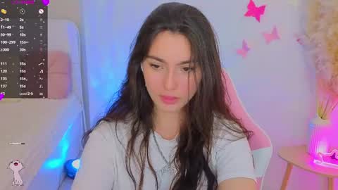 Snapshot of medina_andress chatting on July 4, 8:04 pm Dina online show from July 4, 8:04 pm