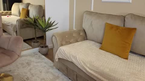 MedussaEyes online show from March 13, 9:10 pm