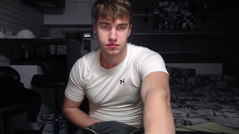 Max online show from December 2, 9:17 pm