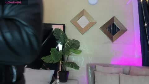     online show from April 16, 11:33 am