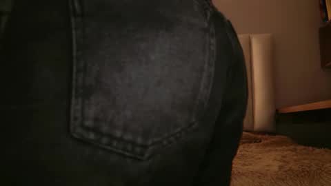 Snapshot of megan_moore__ chatting on December 19, 12:12 pm online show from December 19, 12:12 pm