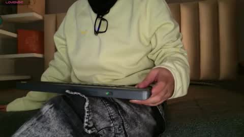 Snapshot of megan_moore__ chatting on February 11, 12:21 pm online show from February 11, 12:21 pm