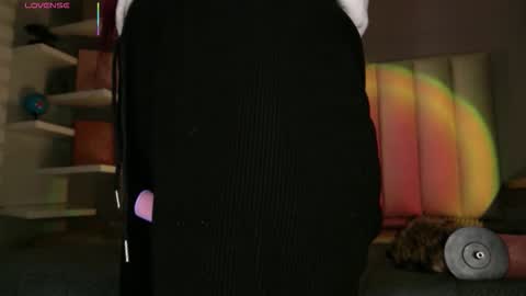 Snapshot of megan_moore__ chatting on February 12, 1:06 pm online show from February 12, 1:06 pm