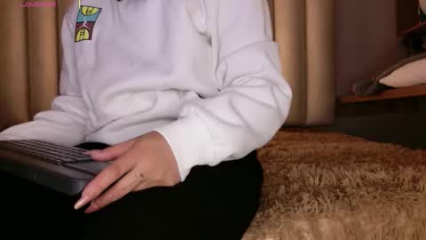 Snapshot of megan_moore__ chatting on February 14, 12:13 pm online show from February 14, 12:13 pm