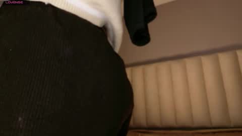 Snapshot of megan_moore__ chatting on February 16, 12:45 pm online show from February 16, 12:45 pm