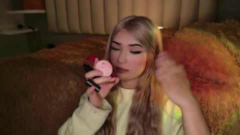 Snapshot of megan_moore__ chatting on March 16, 3:27 pm online show from March 16, 3:27 pm