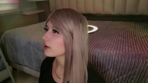 Snapshot of megan_moore__ chatting on April 9, 1:49 pm online show from April 9, 1:49 pm