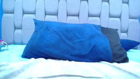 Snapshot of megann_boobs chatting on December 21, 7:06 pm Megan online show from December 21, 7:06 pm