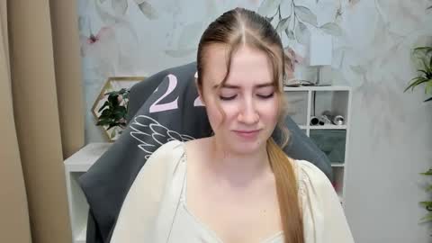 Megan online show from December 18, 6:53 am