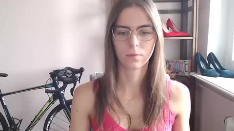 Megi online show from April 19, 6:24 am