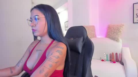 melan_owen online show from May 25, 10:54 am