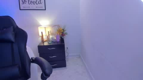 melan_owen online show from June 3, 2:33 pm