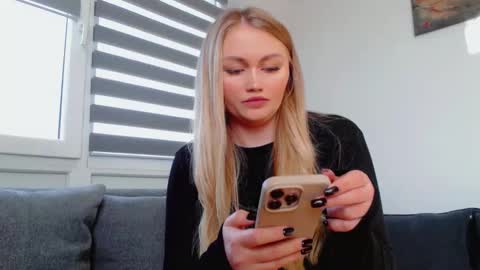 Melania online show from March 14, 10:21 am