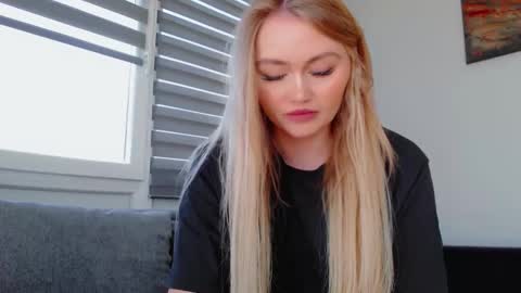 Melania online show from April 24, 11:45 am