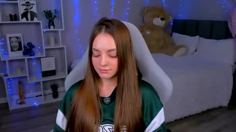 MelanieAlves online show from April 18, 8:20 pm